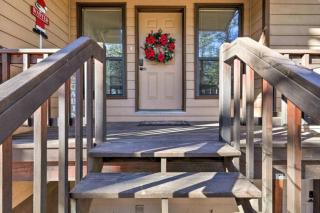 Kathys Cabin, King Bed, Hot Tub, Near-NAU & Downtown attractions, Perfect Year-Round Mountain Getaway - Flagstaff - 8