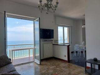 Maremare, really on the Beach, with private parking - Savona - 9