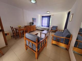 1 Bed Apartment - Sleeps 2 - Pool - Parking - 4