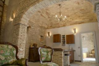 Palazzo Antico nella piazza di Montepagano - Montepagano - 1