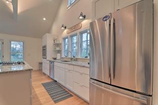 Walk to Beach! Cape Cod Cottage with Fire Pit - 2