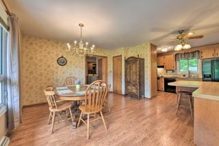 Cozy Charlotte Retreat with Yard about 5 Mi to Dtwn - Charlotte - 0