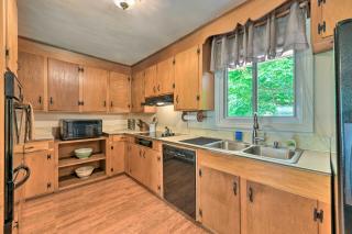 Cozy Charlotte Retreat with Yard about 5 Mi to Dtwn - Charlotte - 2