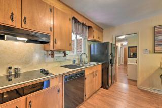 Cozy Charlotte Retreat with Yard about 5 Mi to Dtwn - Charlotte - 1