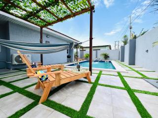 Luxurious Villa with Private Pool Hot Tub and Bar - Apenkwa - 8
