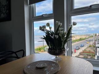 Seafront Luxury Apartment - Cleethorpes - 5