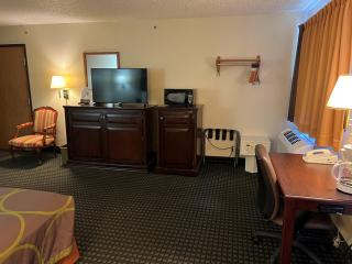Super 8 by Wyndham Trinidad - 1