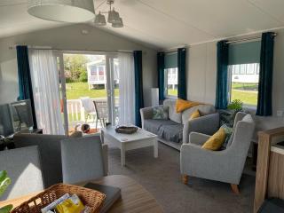 6 Berth Comfy Homely Caravan, Dog Friendly - 4
