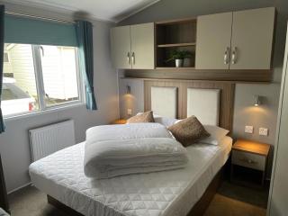 6 Berth Comfy Homely Caravan, Dog Friendly - 2