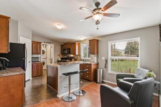 Gypsy Bay Waterfront Gem - Sagle - 2