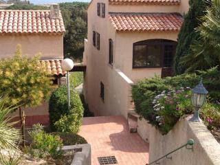 Charmant T2 climatisé, 4 pers, terrasse sud, proche plage, parking, ménage inclus - FR-1-251-415 - Le Lavandou - 9