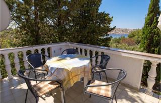 Lovely Apartment In Rab With Kitchen - Rab - 2