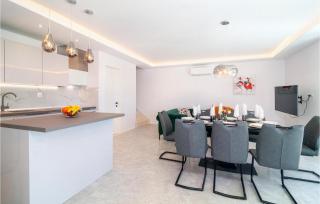 Stunning Home In Sumartin - Sumartin - 7