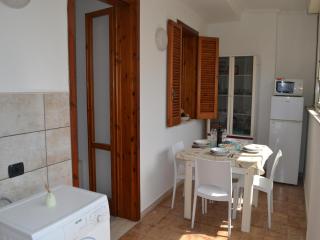 Holiday home with air conditioning and balcony for 6 people in San Foca - San Foca - 5