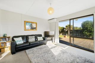 Babbacombe Bach - Otaki Beach Holiday Home - 9