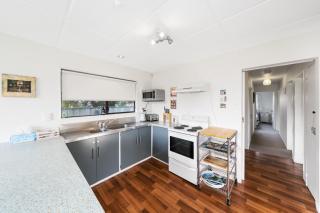 Babbacombe Bach - Otaki Beach Holiday Home - Otaki Beach - 3