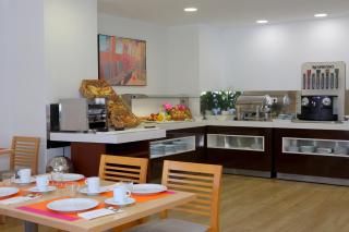 Hotel Apartamentos Pyr Fuengirola - Fuengirola - 1