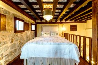 George & Alexandra's Apartments - 9