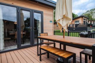 High Oaks Grange - Contemporary Lodges - 9