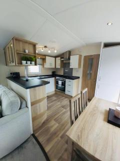 Wentbridge Lodge with Hot Tub - York - 5