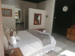 The Oak Treehouse 37 Foch Avenue - 0