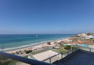 Sea View Stylish 1BR with Balcony by Beachfront Stay - Herzliya - 8