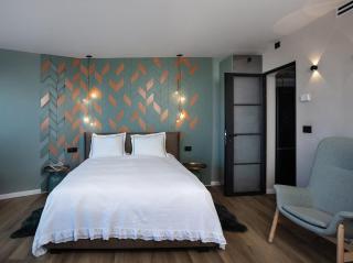 Sea View Stylish 1BR with Balcony by Beachfront Stay - Herzelia - 3