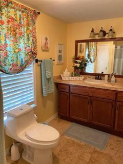 Charming 1935 Florida Cottage overlooking Lake Tulane - 4