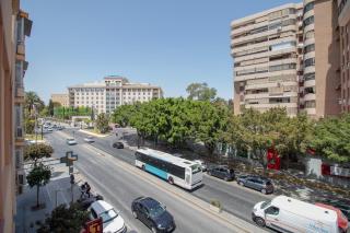 C102 - Huge and Stylish 5 Bedroom by the Center - 8