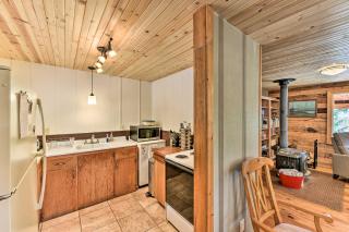 Idyllic Twin Lakes Escape with Deck and Fire Pit! - Twin Lakes - 2