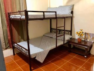 15pax-2 minutes to Vigan-RoseandFer Transient-2 Bedroom House - Bantay - 4
