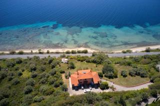 Beachfront villa with huge garden, 3br, Halkidiki - Nea Roda - 0