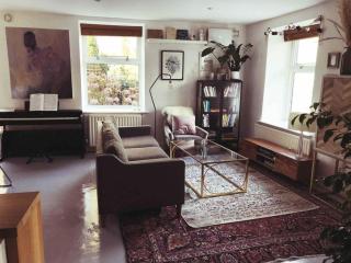 Artist's Riverside Home - Shipley - 5