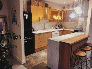 Artist's Riverside Home - Shipley - 4