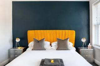 Stunning 4Bed Townhouse by HIC & Trendy Kings Quarter! - 3