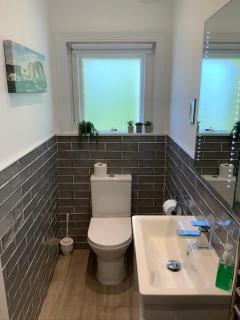 Promenade Apartment with own Beach Hut - Totland - 2