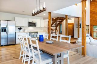 7th Hole Chalet at Wintergreen Resort Hot Tub, Sauna & 3 Fireplaces - 4