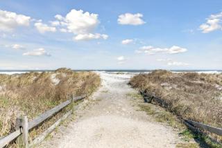 Unit C back lower unit Surfers Hideway Parking Near Lighthouse - Brigantine - 9