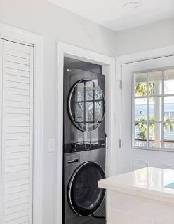 Penthouse with Courtyard - 1 BLOCK TO KING ST - 2