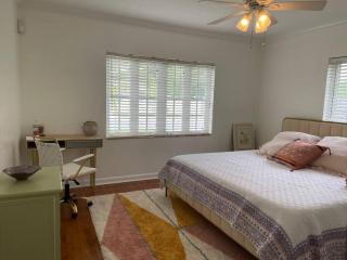 Hot tub, tiki bar, outdoor shower, near Intercoastal Waterway! - West Palm Beach - 1