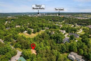 1 min to the Parkway SPACIOUS cabin w 3 suites and extra bedroom! - 9