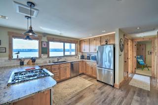 Similk Bay Retreat with Deck, Fire Pit and Hot Tub! - Anacortes - 6