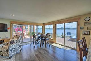 Similk Bay Retreat with Deck, Fire Pit and Hot Tub! - Anacortes - 5