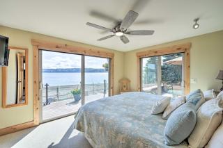 Similk Bay Retreat with Deck, Fire Pit and Hot Tub! - Anacortes - 3