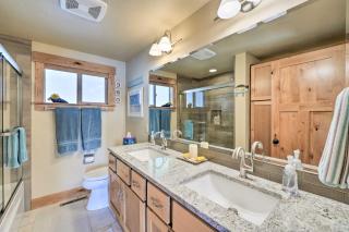 Similk Bay Retreat with Deck, Fire Pit and Hot Tub! - Anacortes - 1