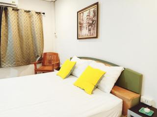 house 1 for 6 paxs whole house 3 beds - 6