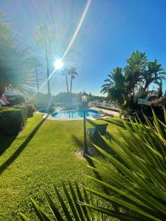 Modern garden apartment with a fantastic sea view and a private garden - Sitio de Calahonda - 0