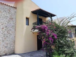 Spacious Holiday House with Shared Pool - Chaniotis - 4