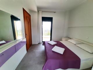 Spacious Holiday House with Shared Pool - Chaniotis - 6