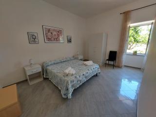 Casa Mario a 5 minuti da Tropea, fresca nuova e con posto auto!!! - Brattirò - 4